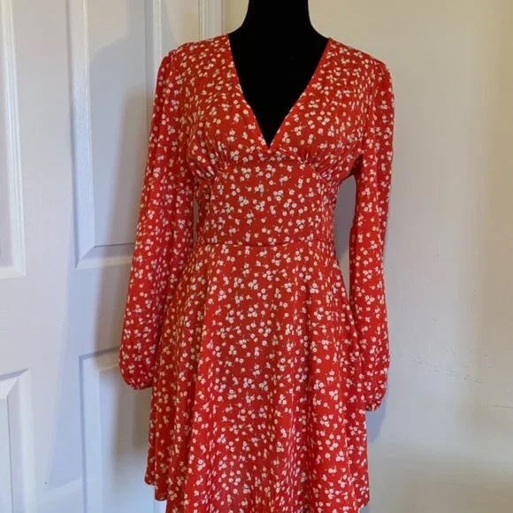 BNWT Floral Front Tie Mini Dress Size S - Picture 6 of 7
